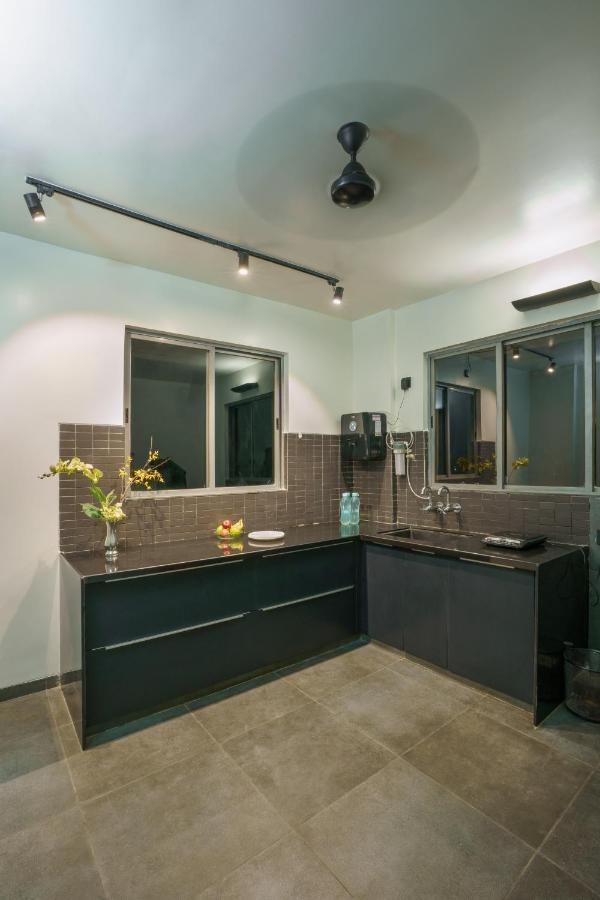 Grey Stone - Lakefront Penthouse Family Rooms Kolhapur Exterior foto